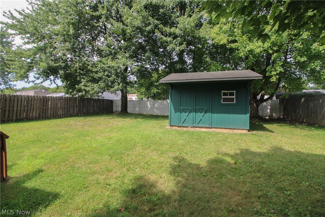 804 Texas Avenue Mcdonald OH 44437