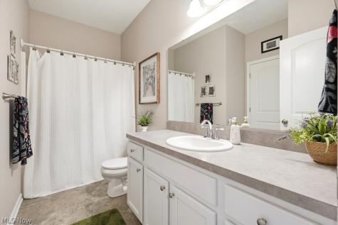 13953 Laurelbrook Oval Strongsville OH 44136