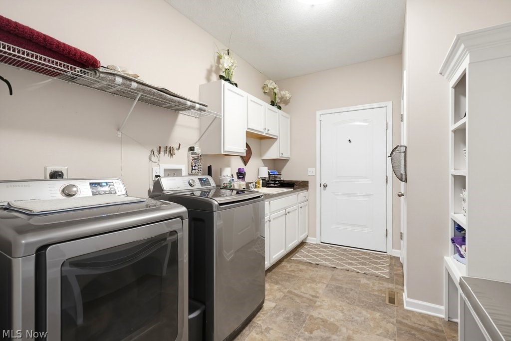 13953 Laurelbrook Oval Strongsville OH 44136