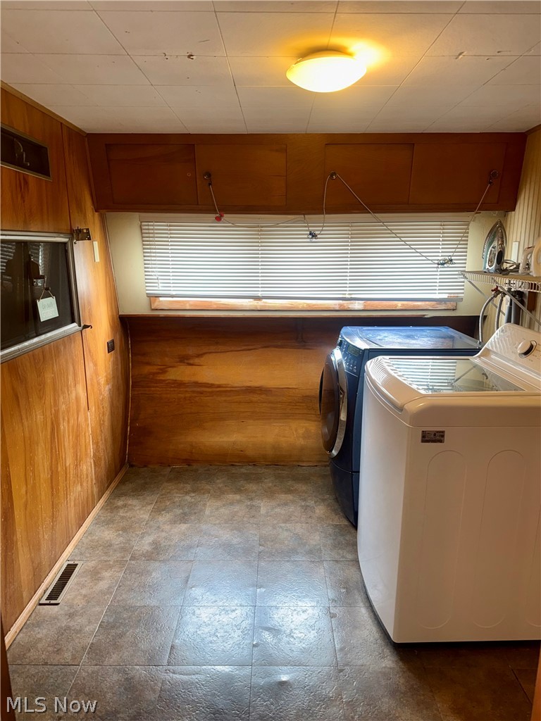 8090 Maple Street SW Sherrodsville OH 44675