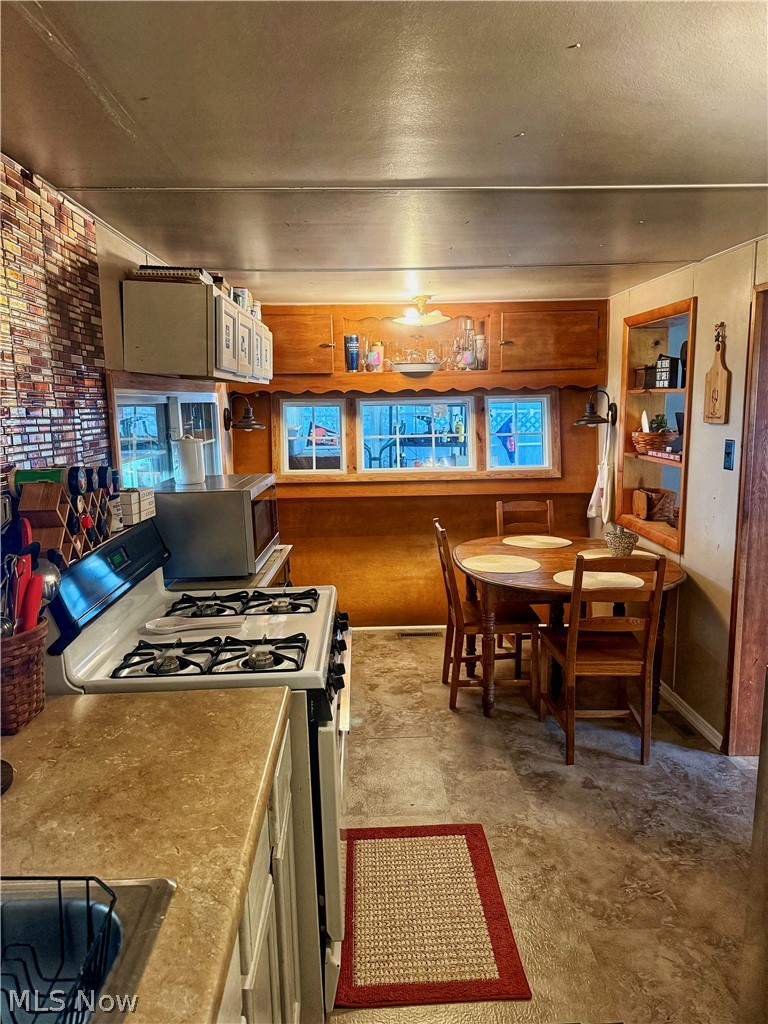 8090 Maple Street SW Sherrodsville OH 44675