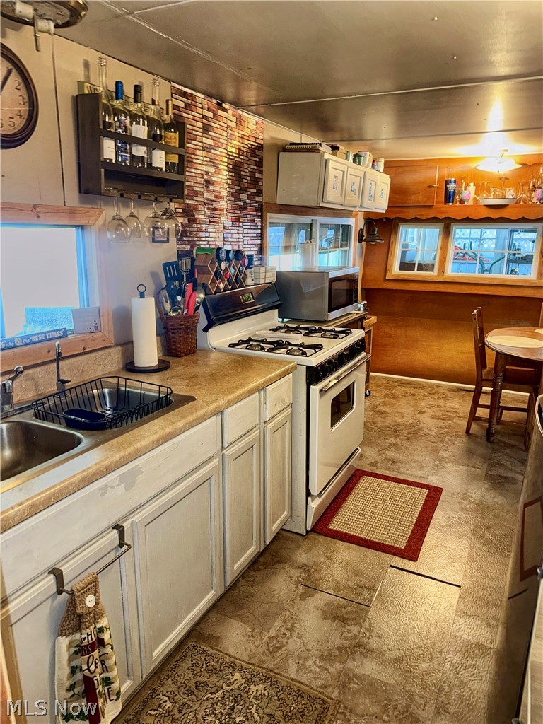 8090 Maple Street SW Sherrodsville OH 44675