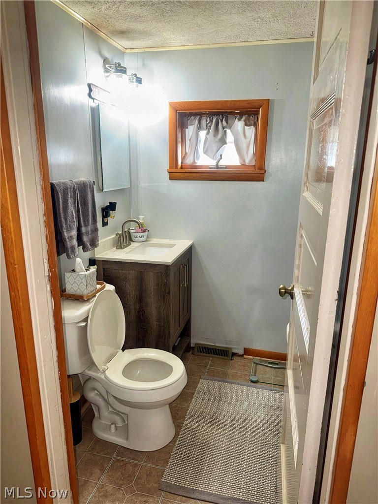 8090 Maple Street SW Sherrodsville OH 44675