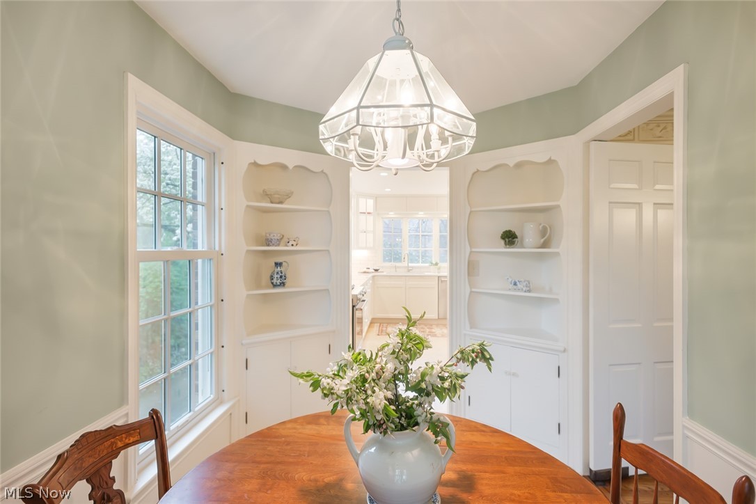 2748 Belvoir Boulevard Shaker Heights OH 44122