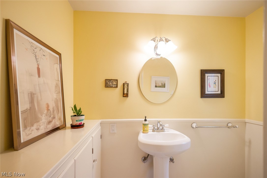 2748 Belvoir Boulevard Shaker Heights OH 44122