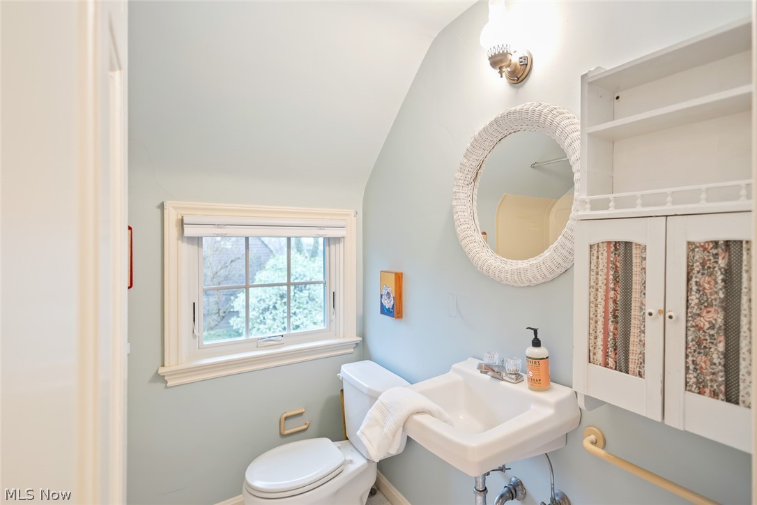 2748 Belvoir Boulevard Shaker Heights OH 44122