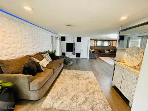 662 Kenilworth Avenue Sheffield Lake OH 44054