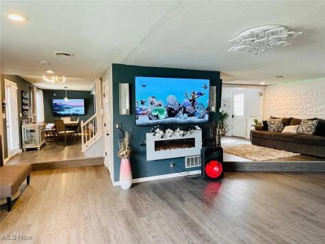 662 Kenilworth Avenue Sheffield Lake OH 44054