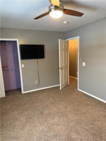 662 Kenilworth Avenue Sheffield Lake OH 44054