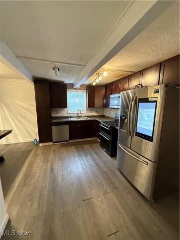 662 Kenilworth Avenue Sheffield Lake OH 44054
