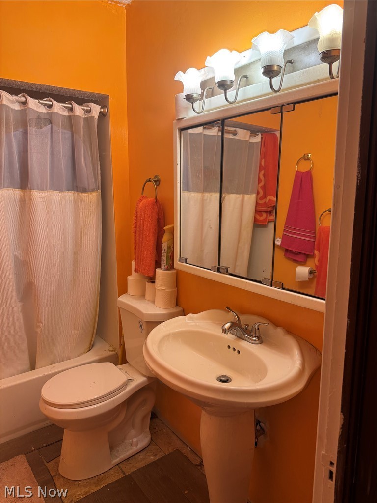7405 Indiana Avenue Cleveland OH 44105
