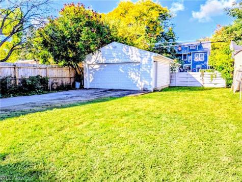 2048 Richland Avenue Lakewood OH 44107
