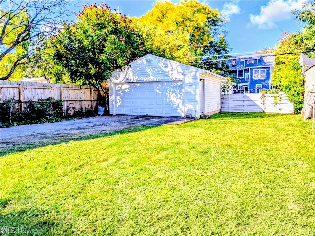2048 Richland Avenue Lakewood OH 44107