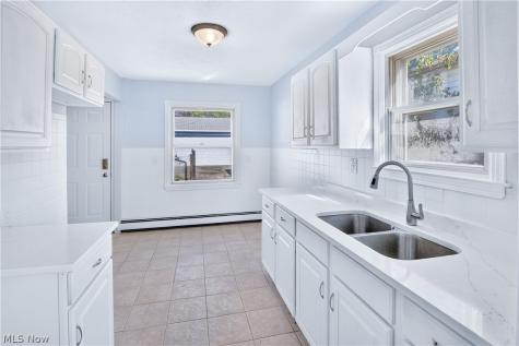 12504 Carrington Avenue Cleveland OH 44135