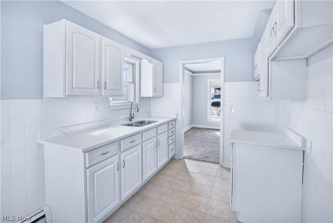 12504 Carrington Avenue Cleveland OH 44135