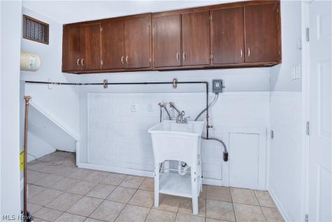 12504 Carrington Avenue Cleveland OH 44135