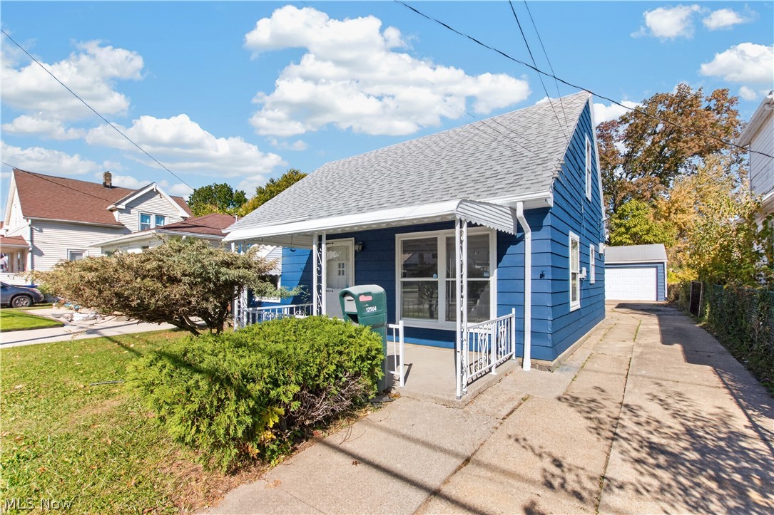 12504 Carrington Avenue Cleveland OH 44135