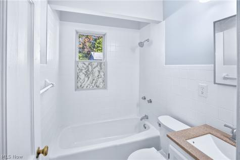 12504 Carrington Avenue Cleveland OH 44135