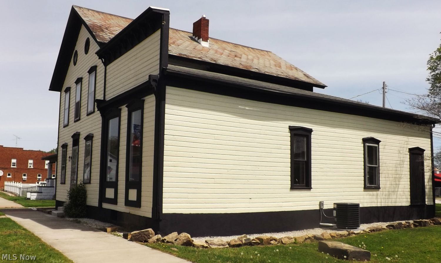 123 S Main Street Tuscarawas OH 44682