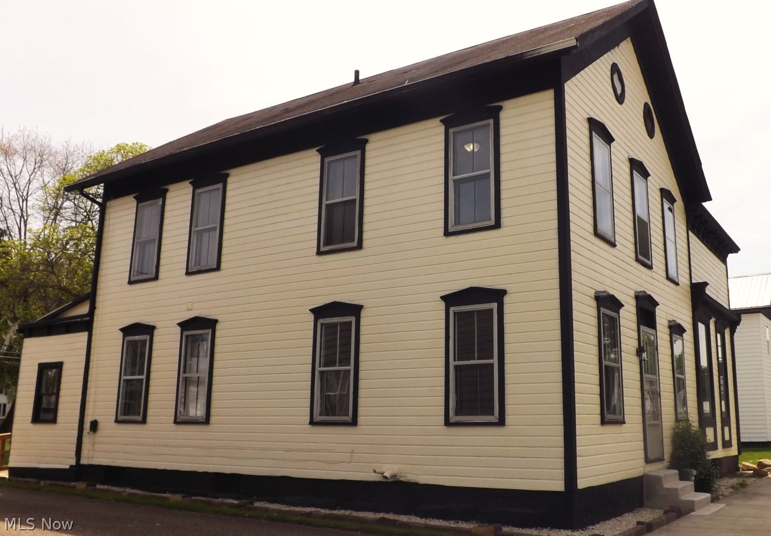 123 S Main Street Tuscarawas OH 44682