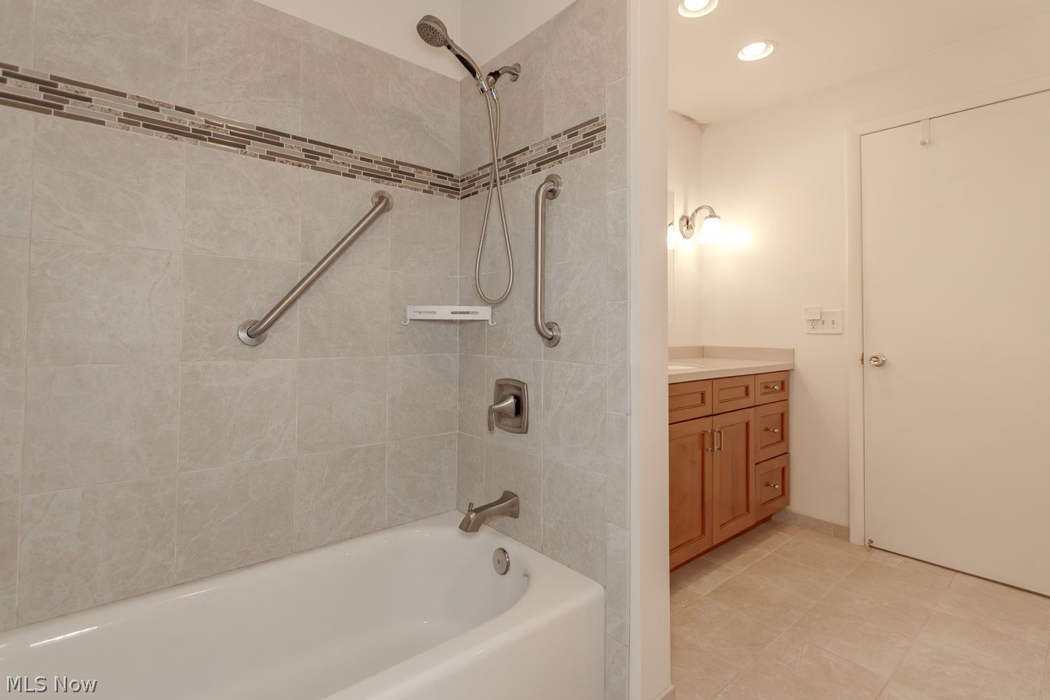 5823 Ridgebury Boulevard Cleveland OH 44124