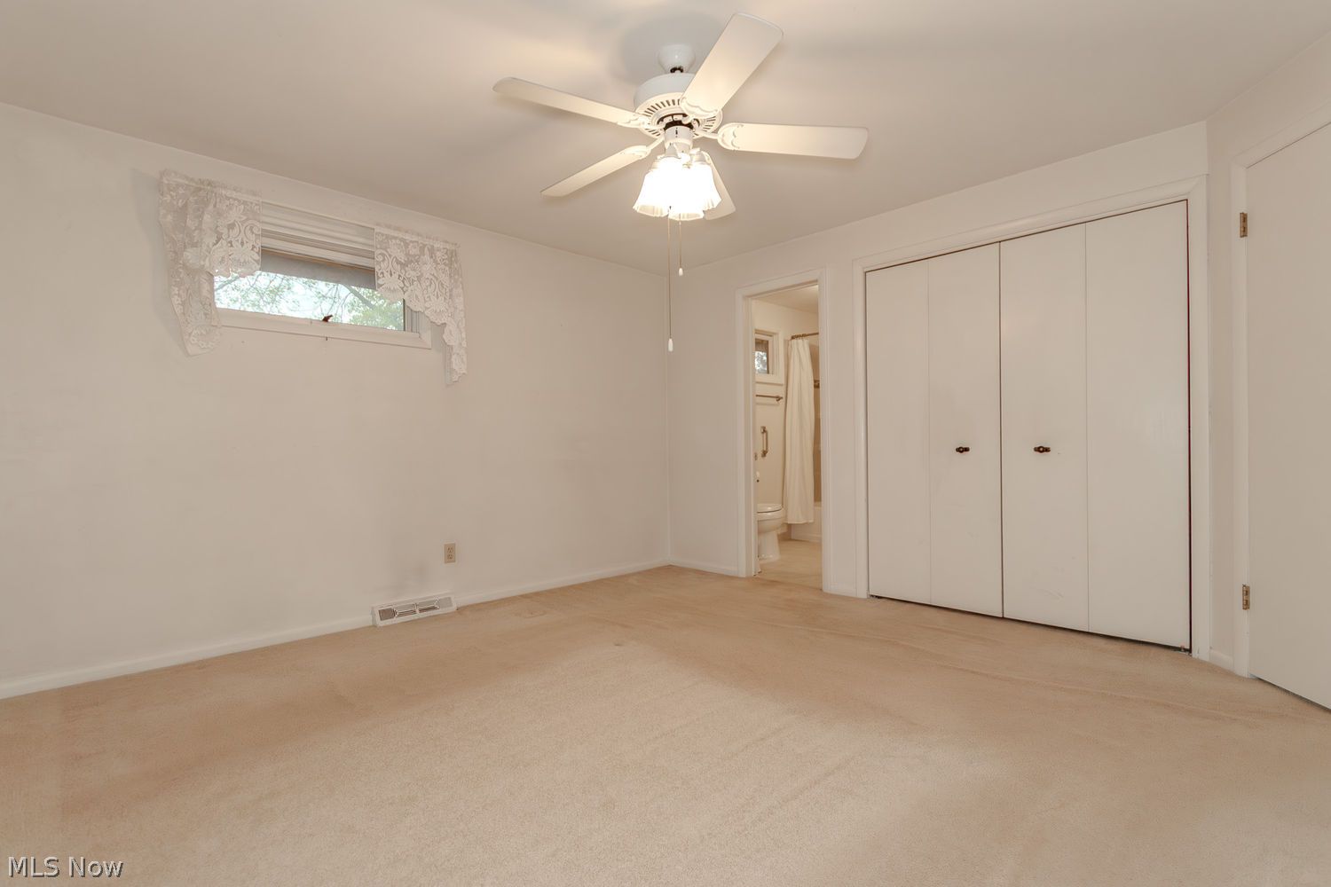 5823 Ridgebury Boulevard Cleveland OH 44124