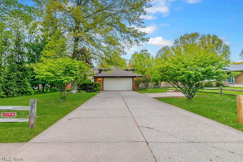 5823 Ridgebury Boulevard Cleveland OH 44124
