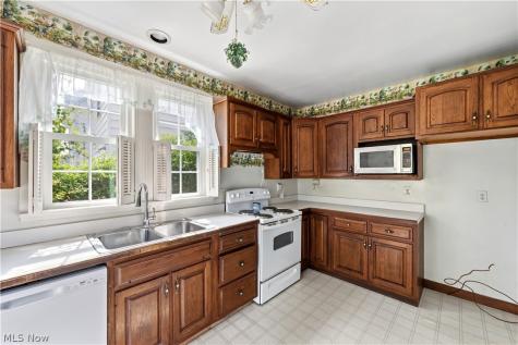 28707 Gilchrist Drive Willowick OH 44095