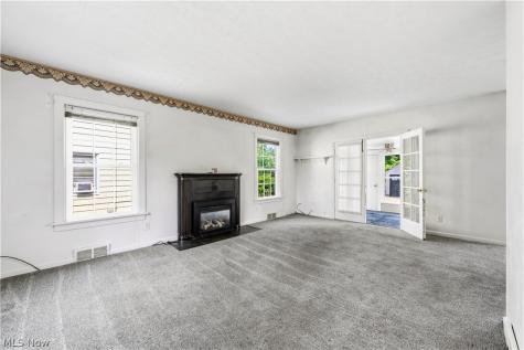 28707 Gilchrist Drive Willowick OH 44095