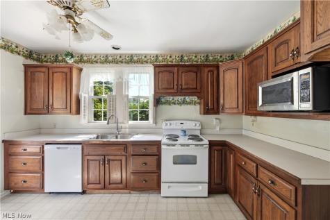 28707 Gilchrist Drive Willowick OH 44095