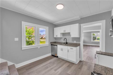 13722 Saybrook Avenue Garfield Heights OH 44105