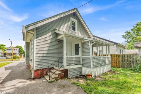 13722 Saybrook Avenue Garfield Heights OH 44105