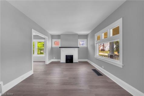 13722 Saybrook Avenue Garfield Heights OH 44105