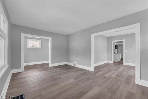 13722 Saybrook Avenue Garfield Heights OH 44105