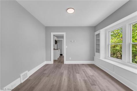 13722 Saybrook Avenue Garfield Heights OH 44105
