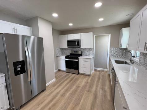 7326 Dell Haven Drive Parma OH 44130