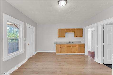 13105 Carrington Avenue Cleveland OH 44135