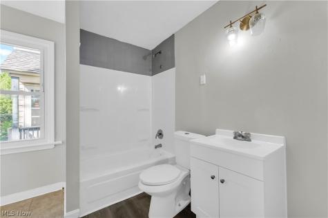 13105 Carrington Avenue Cleveland OH 44135