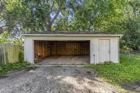 13105 Carrington Avenue Cleveland OH 44135