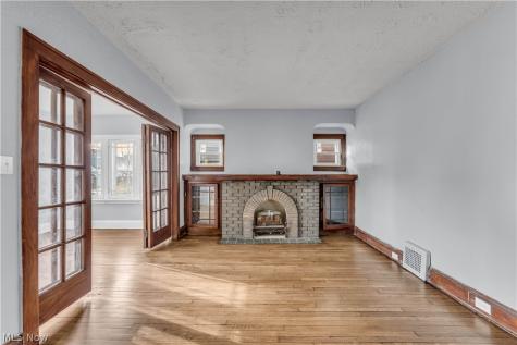 11913 Buckingham Avenue Cleveland OH 44120