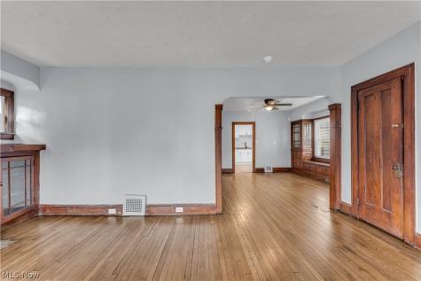 11913 Buckingham Avenue Cleveland OH 44120