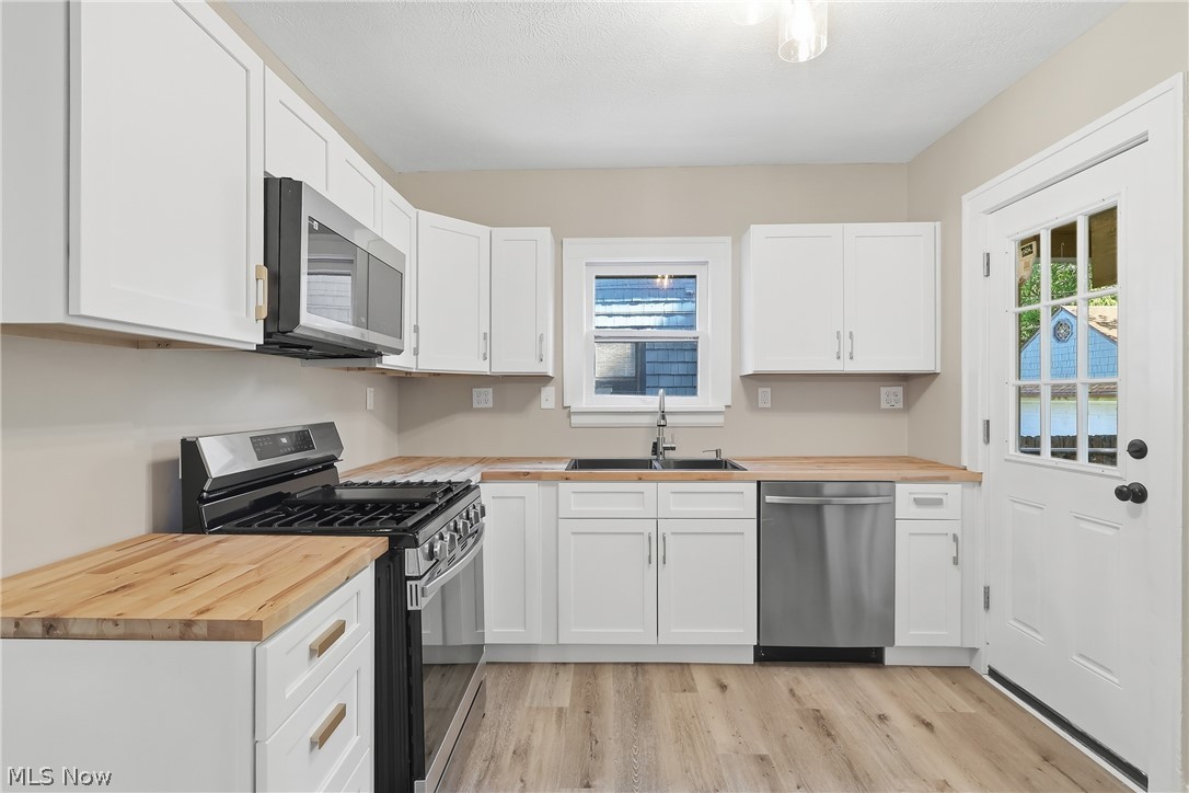 1539 Elbur Avenue Lakewood OH 44107