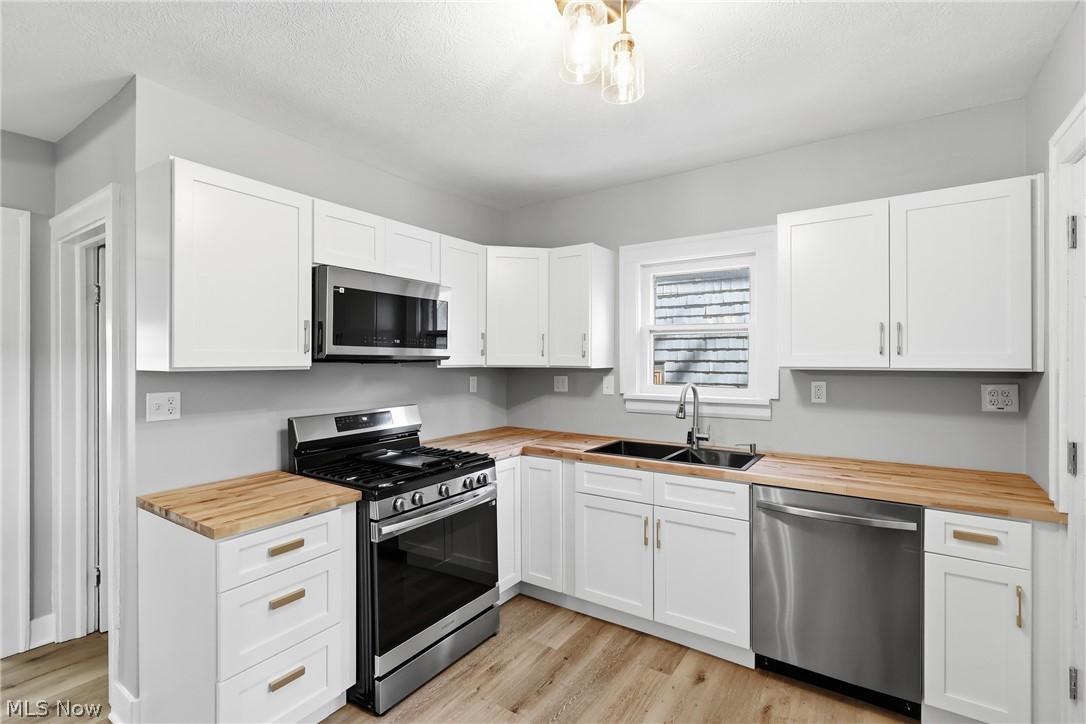 1539 Elbur Avenue Lakewood OH 44107