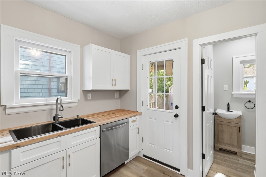 1539 Elbur Avenue Lakewood OH 44107