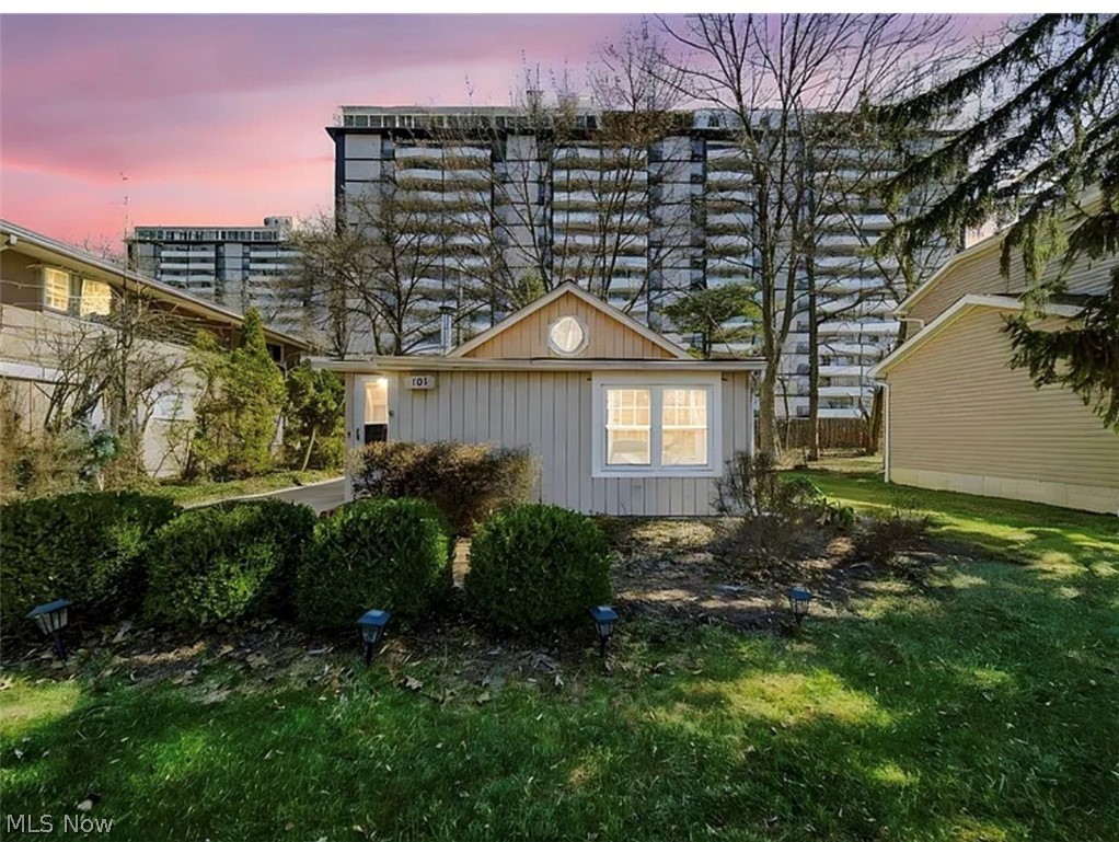 101 E 238th Street Cleveland OH 44123