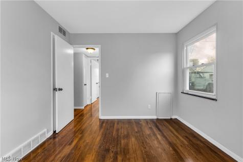 13514 Emery Avenue Cleveland OH 44135