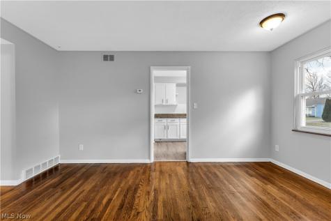 13514 Emery Avenue Cleveland OH 44135
