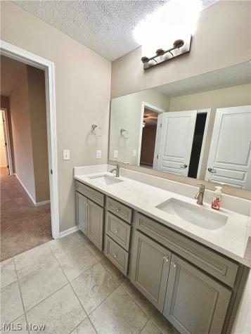 7178 Hawthorn Independence OH 44131
