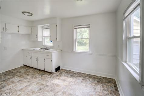 1343 Victory Drive South Euclid OH 44121