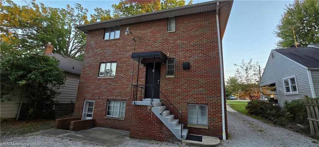617 E Robinson Avenue Barberton OH 44203